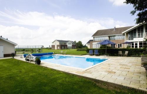 Landhotel De Ijsvogel Sint Nicolaasga Екстериор снимка
