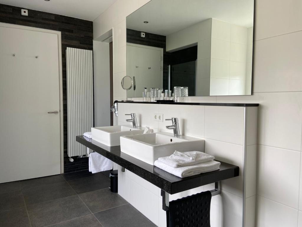 Landhotel De Ijsvogel Sint Nicolaasga Екстериор снимка